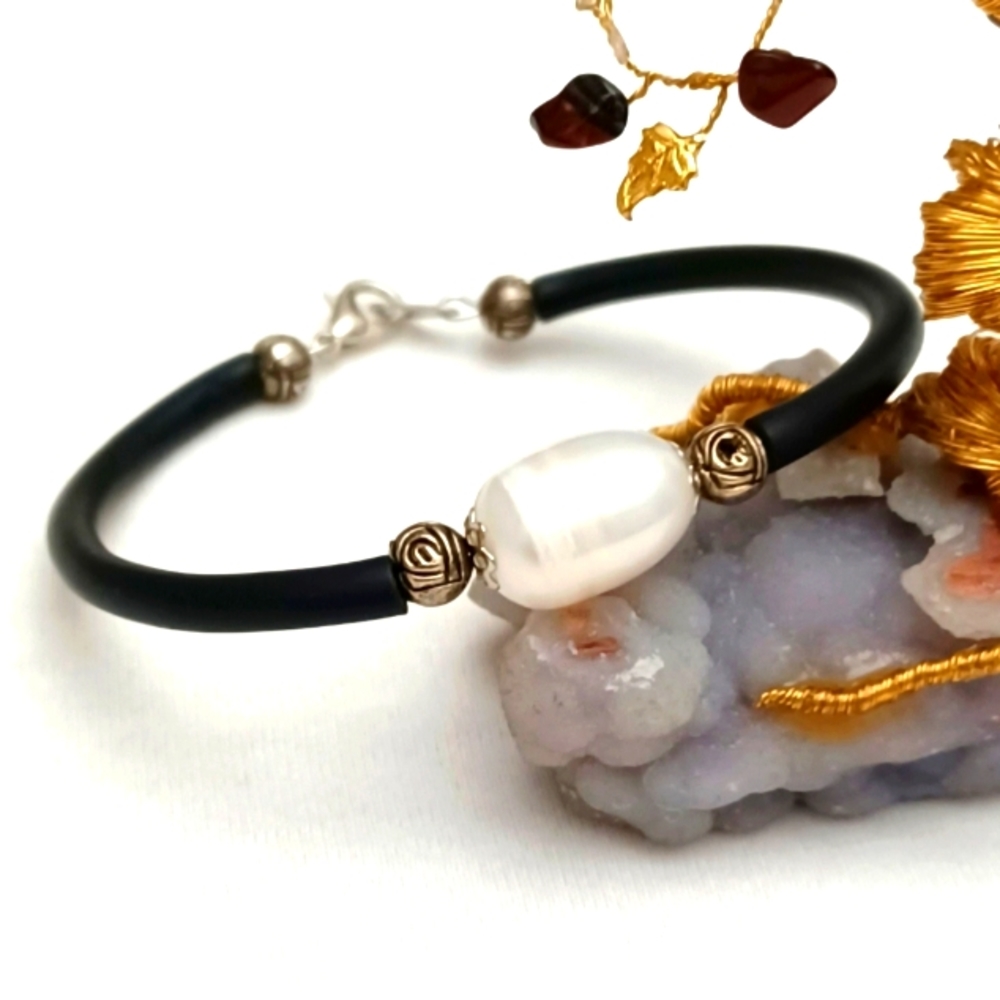 BLACK SILICONE PEARL SILVER BRACELET